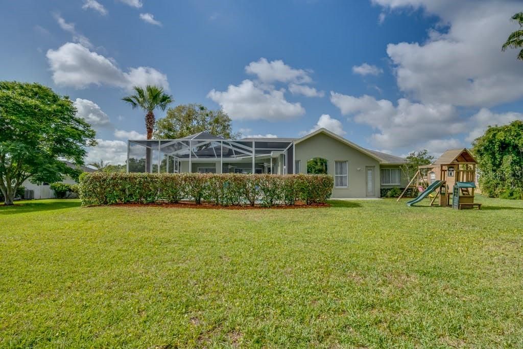 Recently Sold: $325,000 (3 beds, 2 baths, 2098 Square Feet)