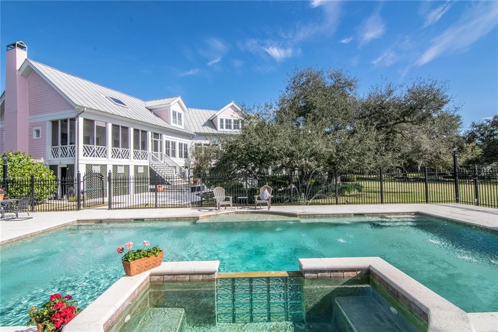 Recently Sold: $2,750,000 (4 beds, 3 baths, 5043 Square Feet)