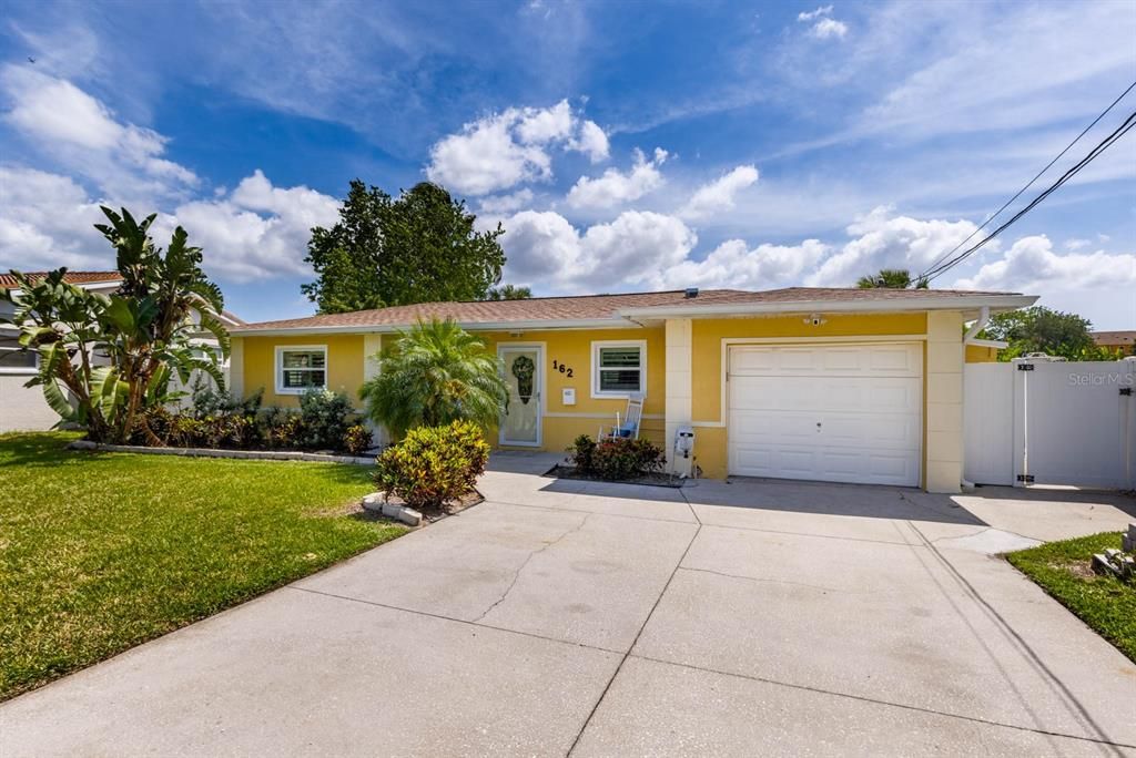 Recently Sold: $849,000 (3 beds, 2 baths, 1400 Square Feet)