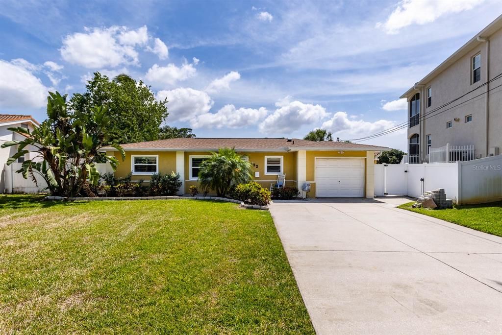 Recently Sold: $849,000 (3 beds, 2 baths, 1400 Square Feet)