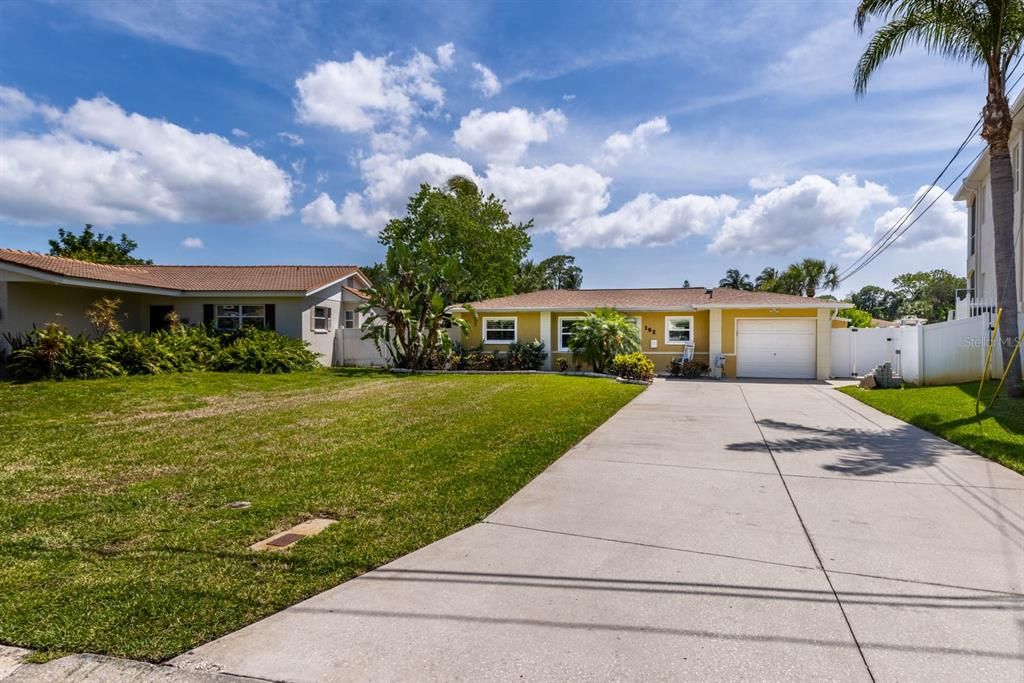 Recently Sold: $849,000 (3 beds, 2 baths, 1400 Square Feet)