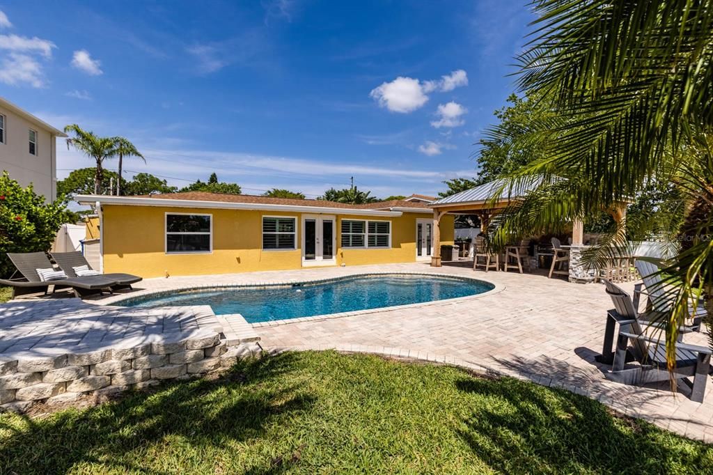 Recently Sold: $849,000 (3 beds, 2 baths, 1400 Square Feet)