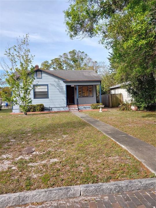 Recently Sold: $149,000 (2 beds, 1 baths, 1090 Square Feet)