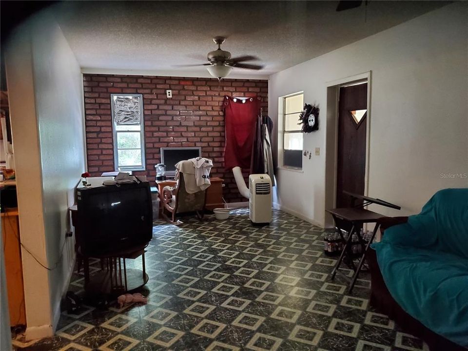 Recently Sold: $72,000 (3 beds, 1 baths, 1072 Square Feet)