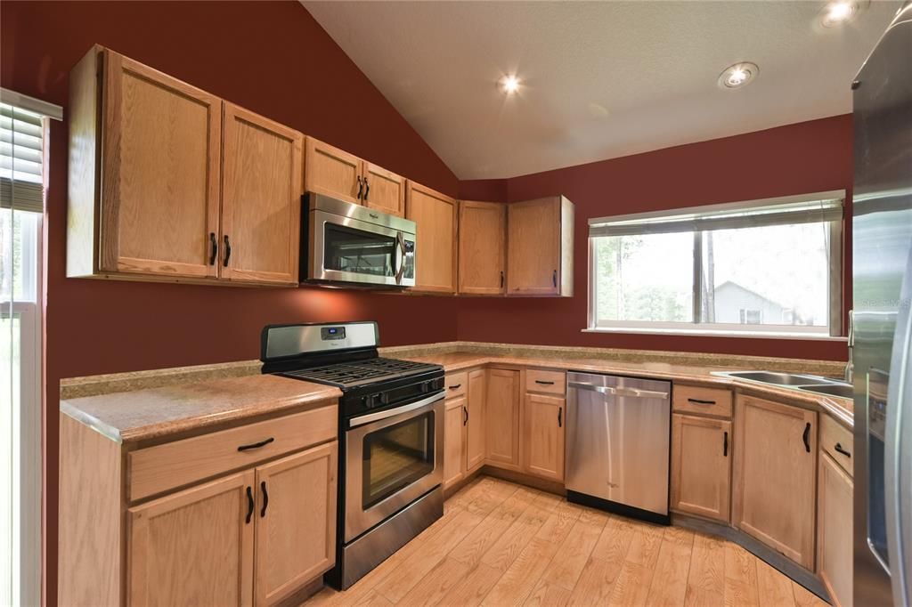 Recently Sold: $230,000 (2 beds, 2 baths, 1329 Square Feet)