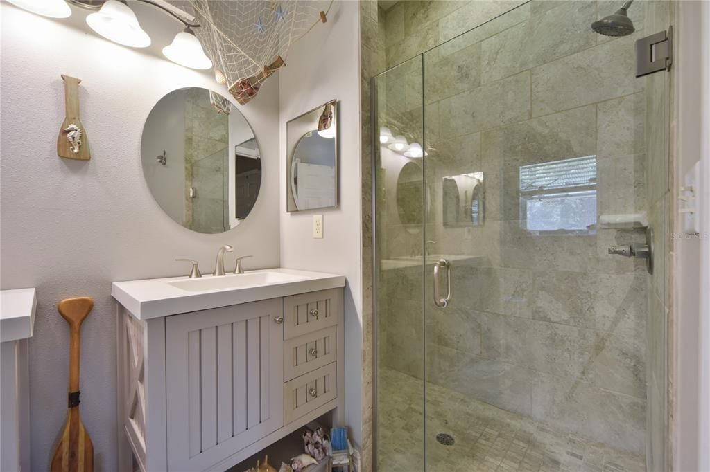 最近售出: $230,000 (2 贝兹, 2 浴室, 1329 平方英尺)