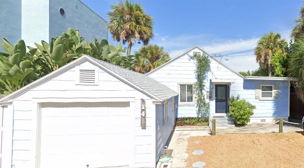 Recently Sold: $825,000 (2 beds, 2 baths, 990 Square Feet)