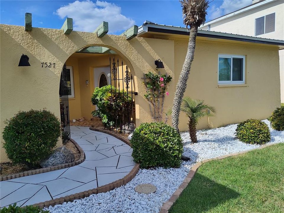 Recently Sold: $349,900 (3 beds, 2 baths, 1524 Square Feet)
