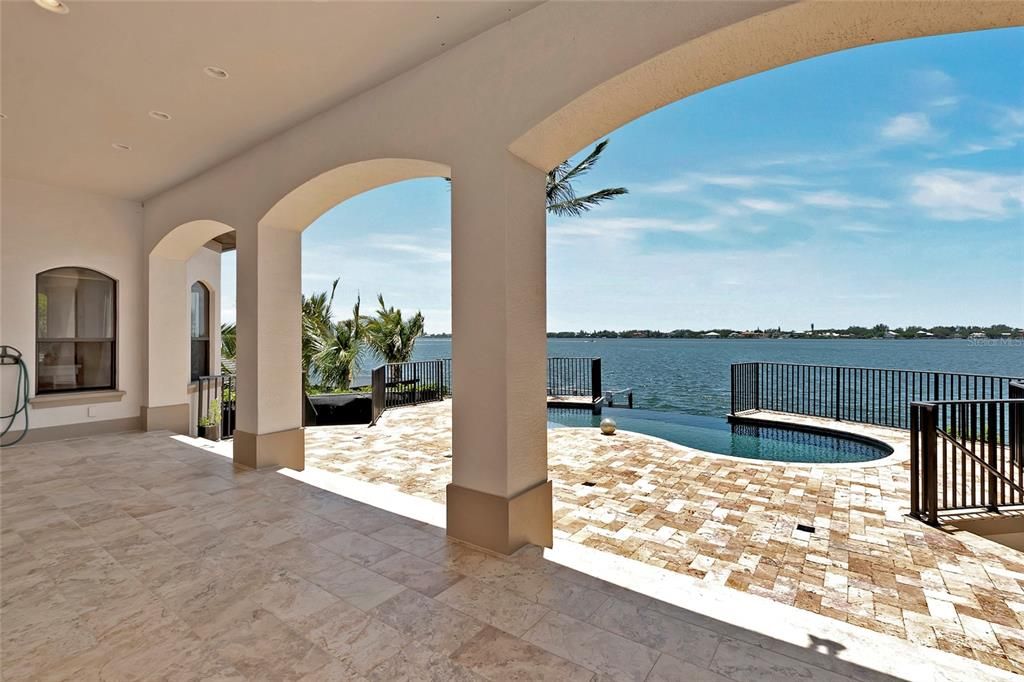 Recently Sold: $6,300,000 (4 beds, 5 baths, 6883 Square Feet)