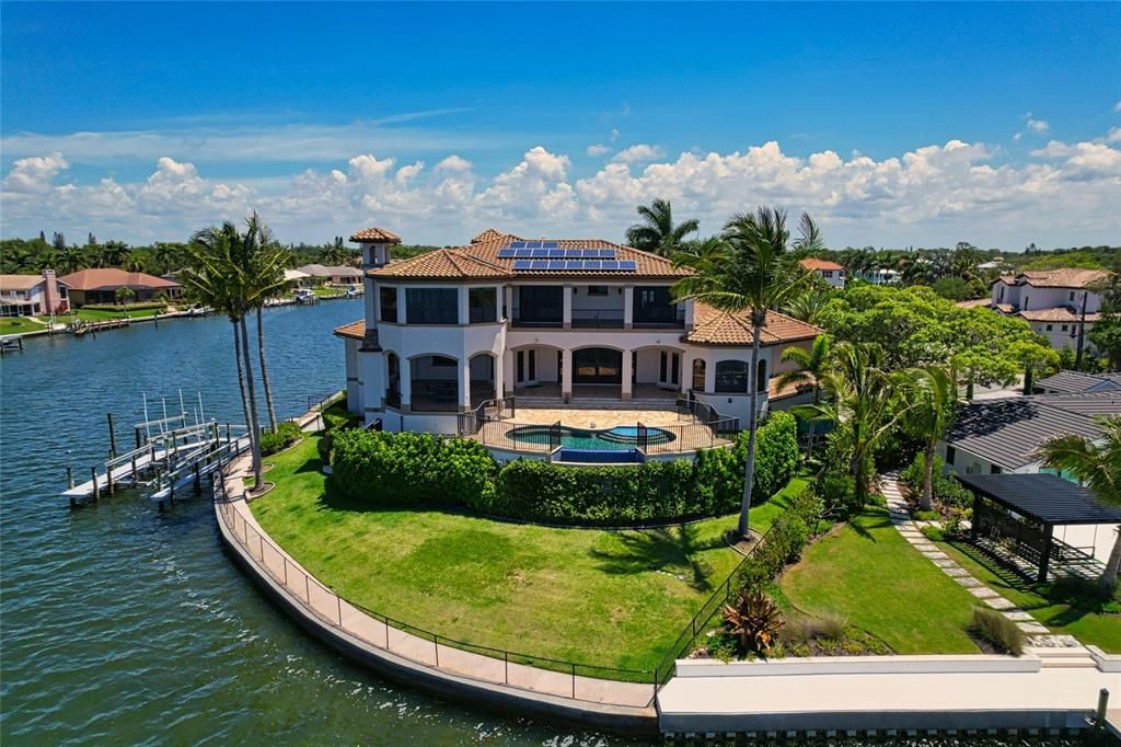 Recently Sold: $6,300,000 (4 beds, 5 baths, 6883 Square Feet)