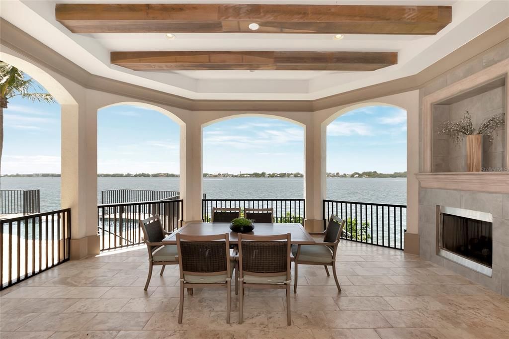 Recently Sold: $6,300,000 (4 beds, 5 baths, 6883 Square Feet)