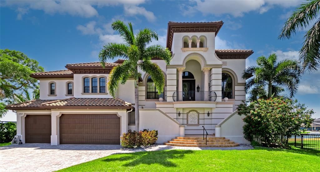 Recently Sold: $6,300,000 (4 beds, 5 baths, 6883 Square Feet)