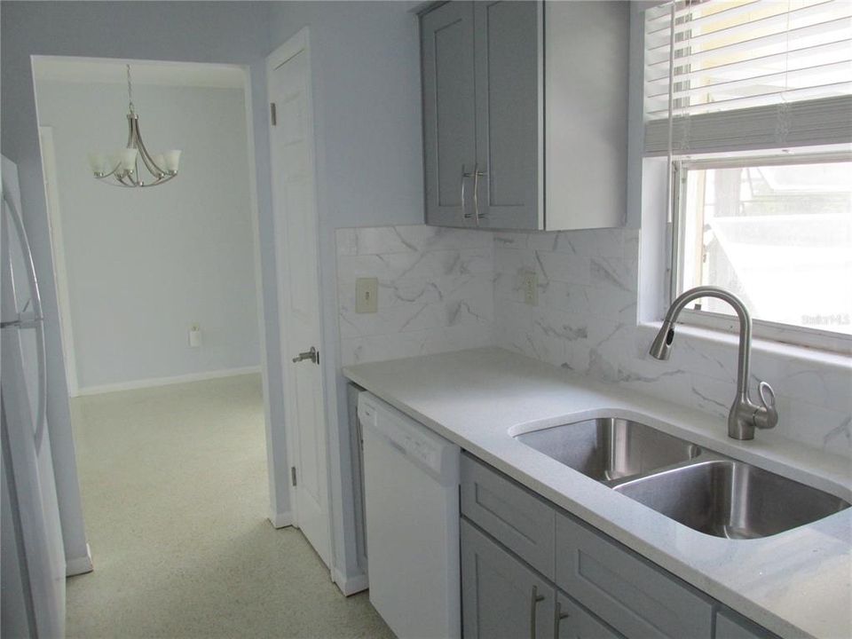 Recently Rented: $1,700 (2 beds, 2 baths, 990 Square Feet)