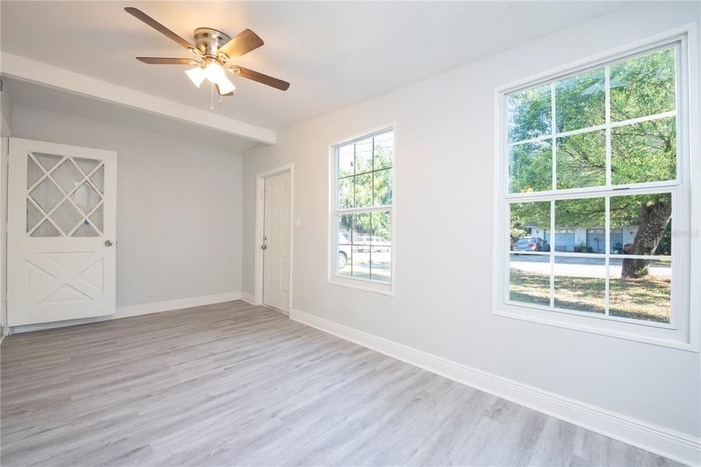 Recently Sold: $190,000 (3 beds, 2 baths, 1288 Square Feet)