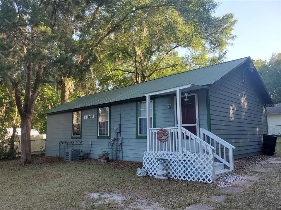 Recently Sold: $109,900 (2 beds, 1 baths, 876 Square Feet)