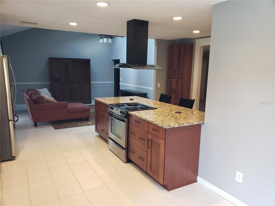 Recently Sold: $420,000 (3 beds, 2 baths, 1665 Square Feet)