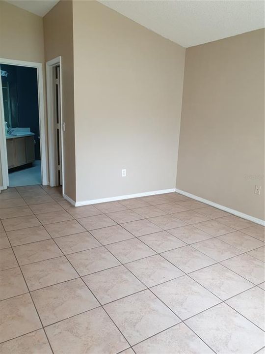 Recently Rented: $1,600 (3 beds, 2 baths, 1384 Square Feet)