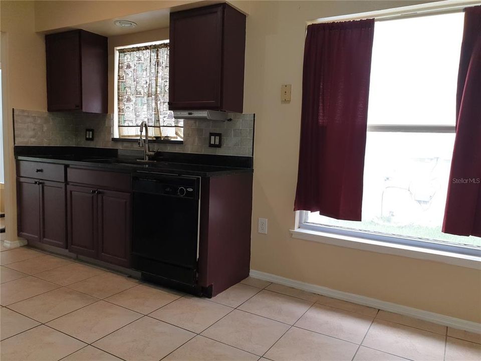 Recently Rented: $1,600 (3 beds, 2 baths, 1384 Square Feet)