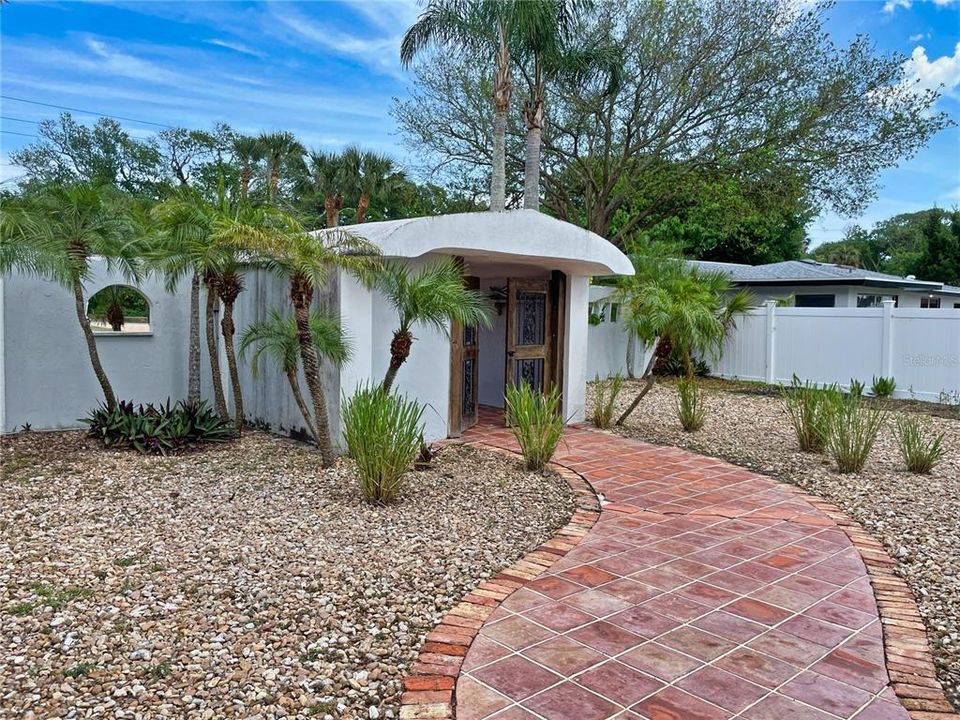 Recently Sold: $1,625,000 (3 beds, 2 baths, 2401 Square Feet)