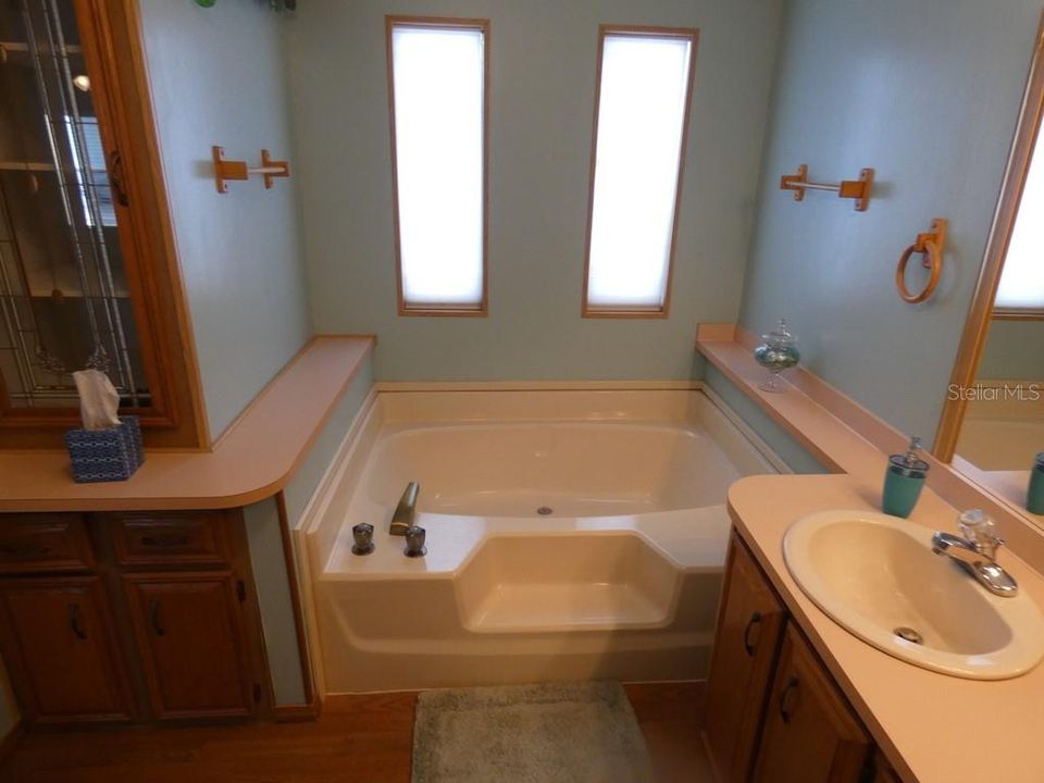 最近售出: $159,500 (3 贝兹, 2 浴室, 1540 平方英尺)