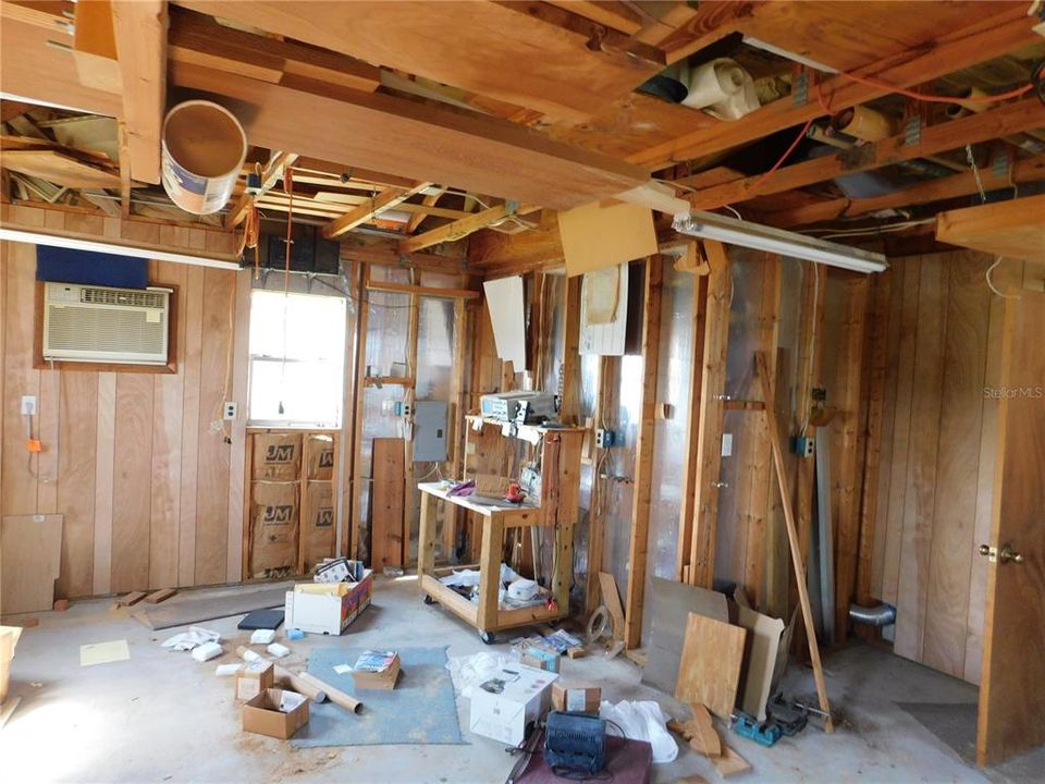 Bonus Room used a Wood Working Shop. Can be anything you imagine!!