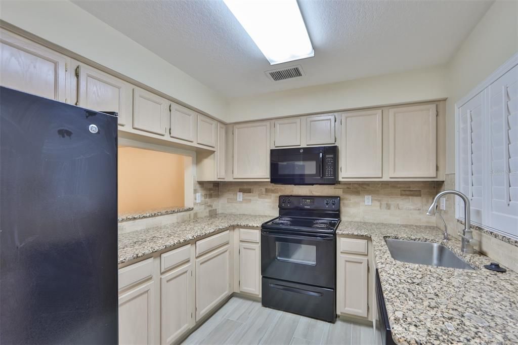 Recently Sold: $184,900 (2 beds, 2 baths, 1396 Square Feet)