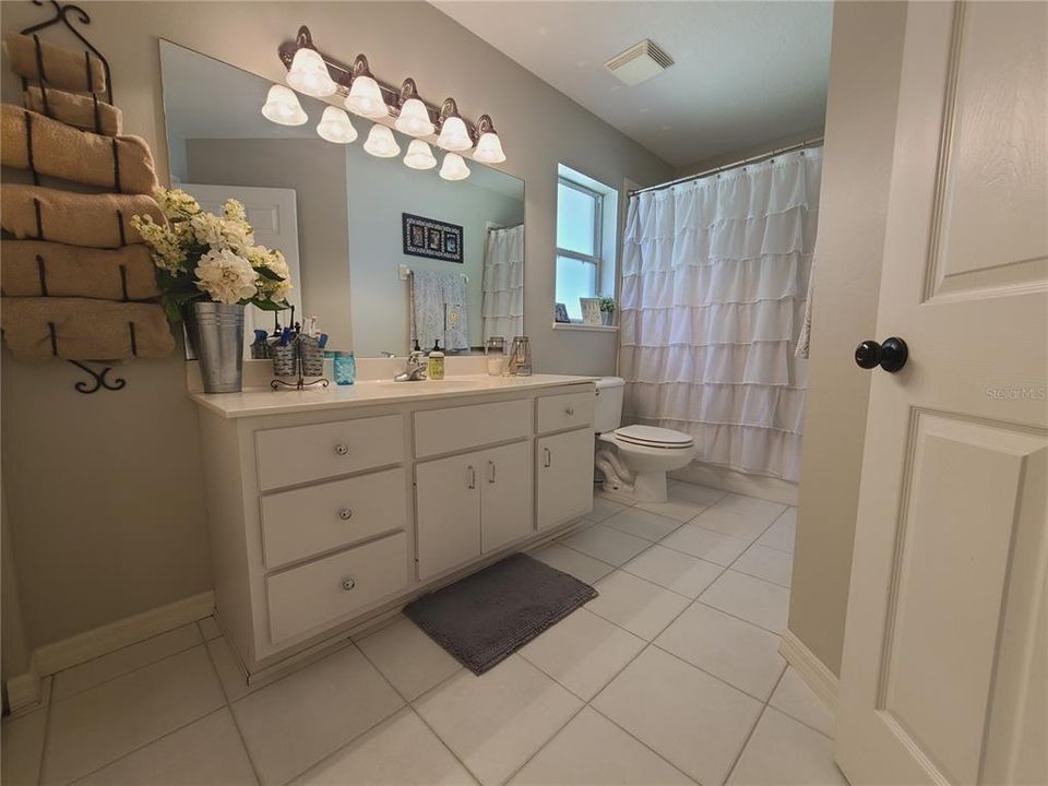 2nd bath with extra large linen closet