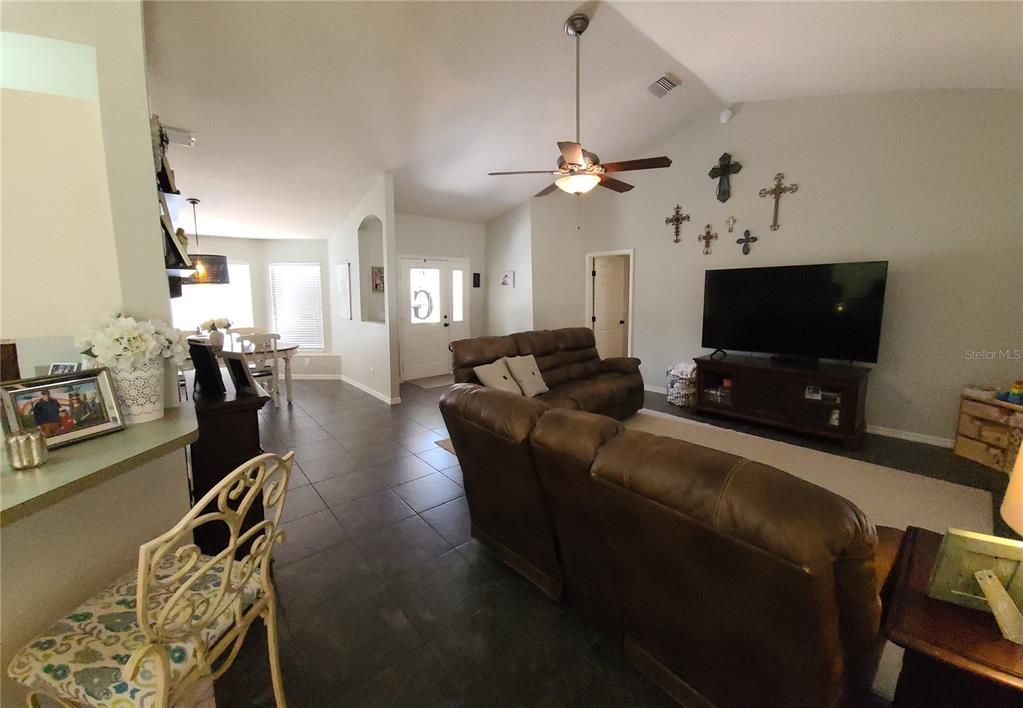 Recently Sold: $265,000 (3 beds, 2 baths, 1935 Square Feet)