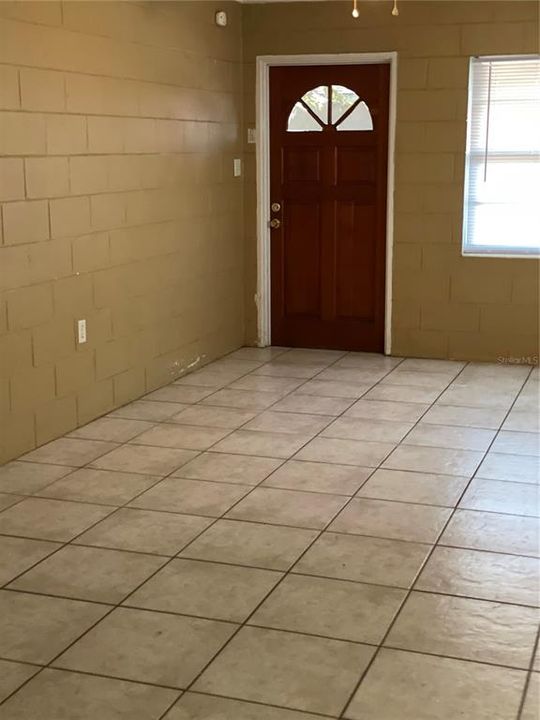 Recently Rented: $750 (2 beds, 1 baths, 798 Square Feet)