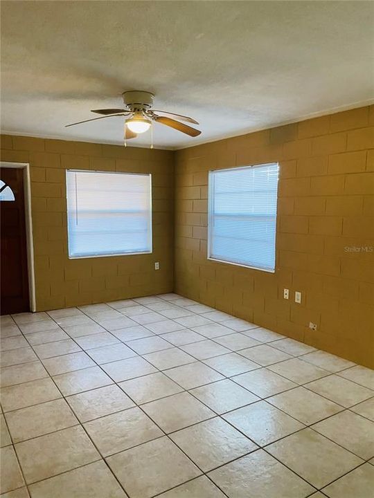 Recently Rented: $750 (2 beds, 1 baths, 798 Square Feet)