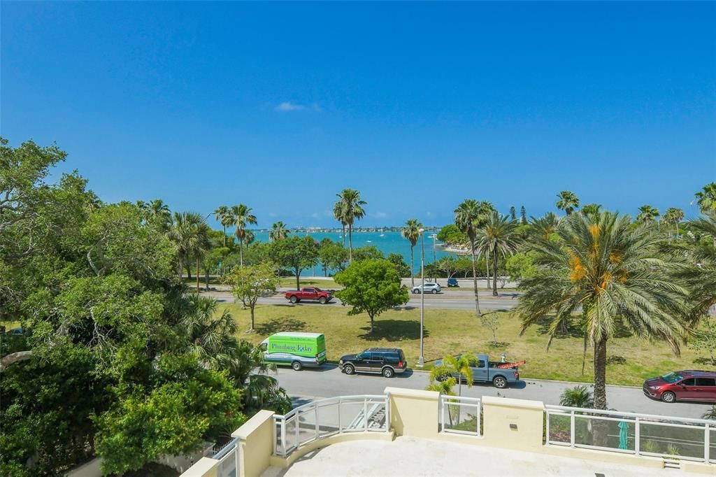 Recently Sold: $1,375,000 (2 beds, 2 baths, 2075 Square Feet)