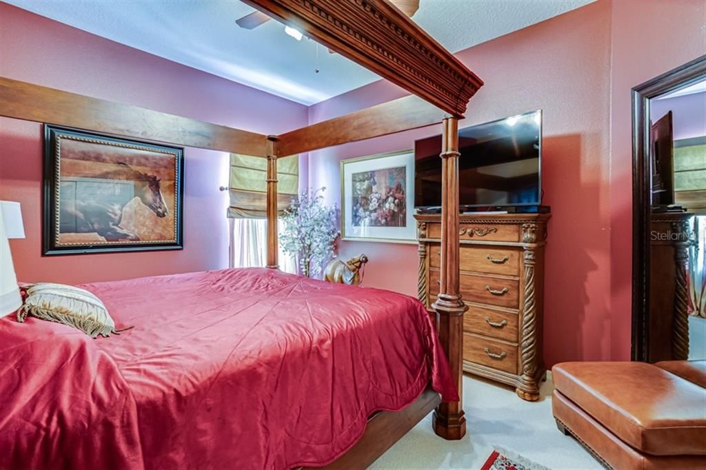 Vendido Recientemente: $475,000 (4 camas, 3 baños, 3385 Pies cuadrados)