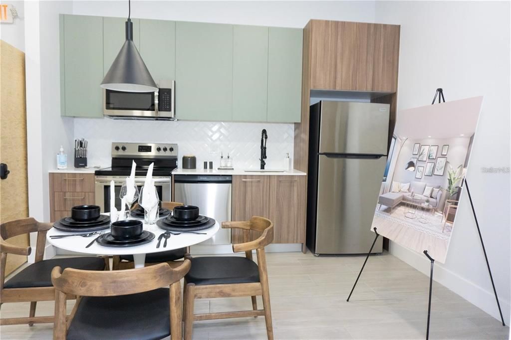 Active With Contract: $247,000 (1 beds, 1 baths, 658 Square Feet)