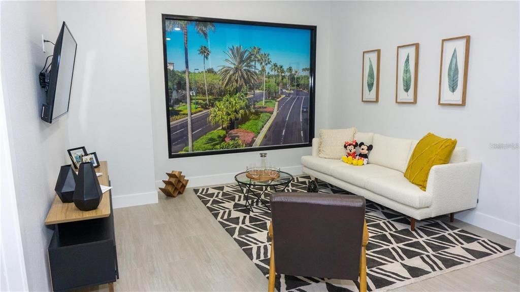 Active With Contract: $247,000 (1 beds, 1 baths, 658 Square Feet)