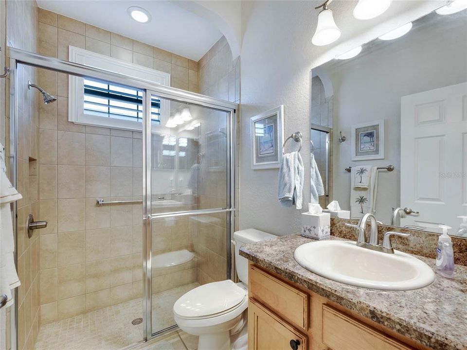 最近售出: $369,900 (3 贝兹, 2 浴室, 2144 平方英尺)