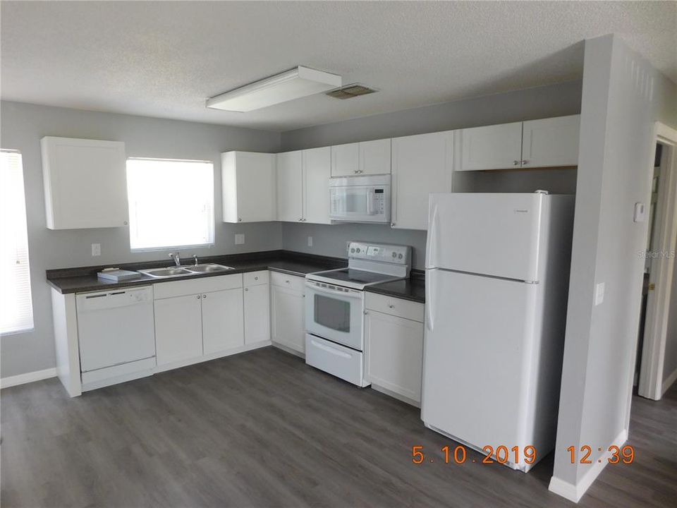 Recently Rented: $1,095 (3 beds, 2 baths, 1075 Square Feet)