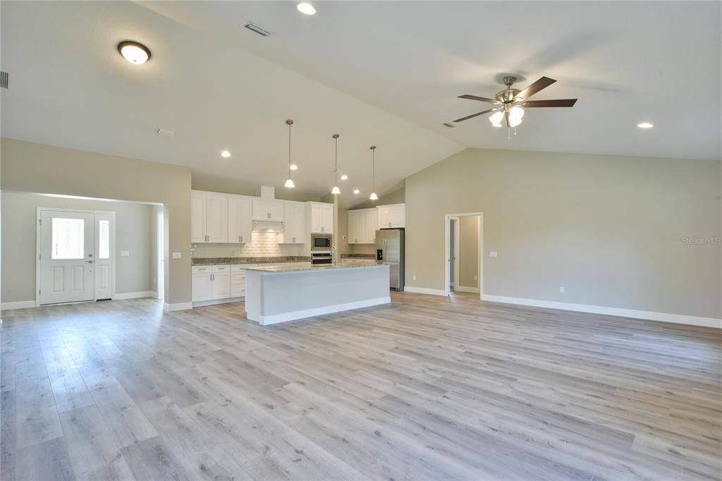 Recently Sold: $369,000 (3 beds, 2 baths, 2111 Square Feet)