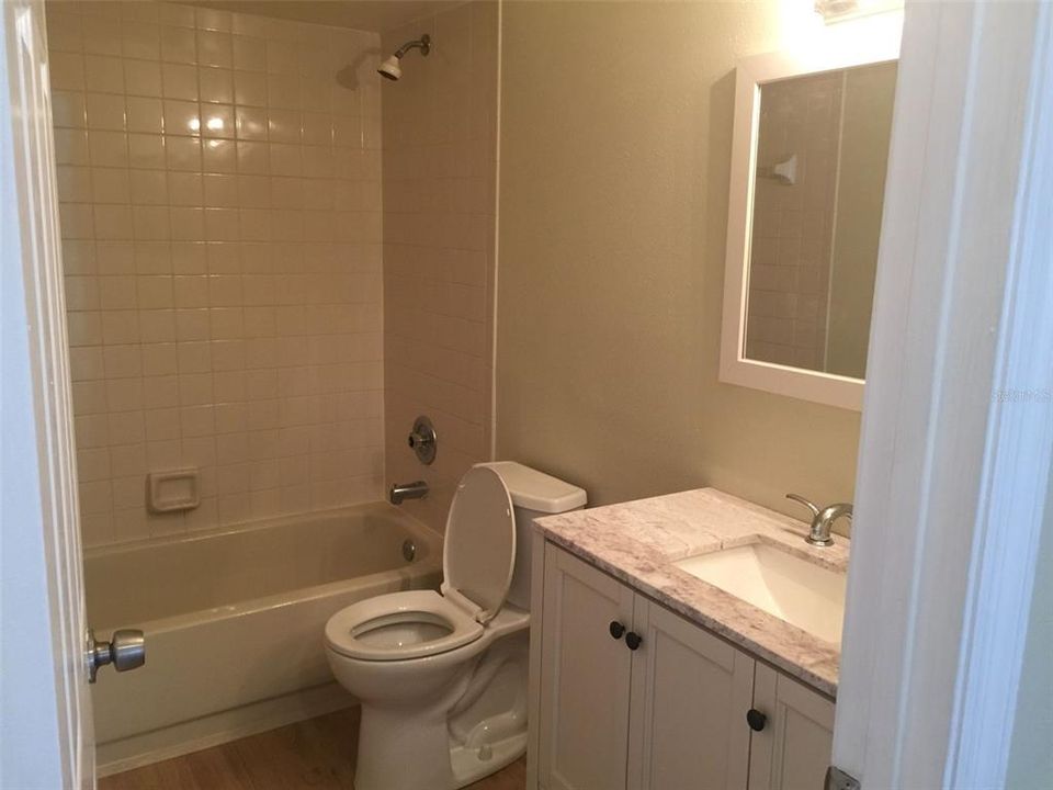 Recently Rented: $1,095 (2 beds, 1 baths, 980 Square Feet)