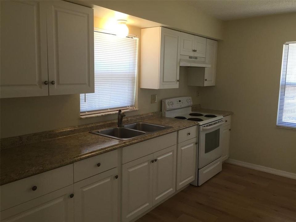Recently Rented: $1,095 (2 beds, 1 baths, 980 Square Feet)