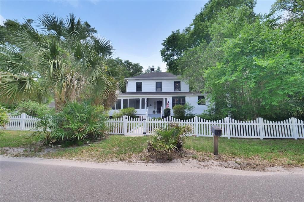 Recently Sold: $650,000 (5 beds, 2 baths, 2173 Square Feet)