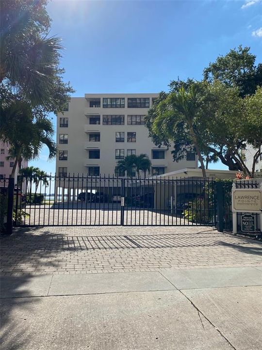 Recently Sold: $985,000 (2 beds, 2 baths, 1656 Square Feet)