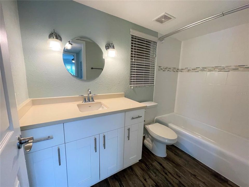 Recently Rented: $1,700 (1 beds, 1 baths, 713 Square Feet)