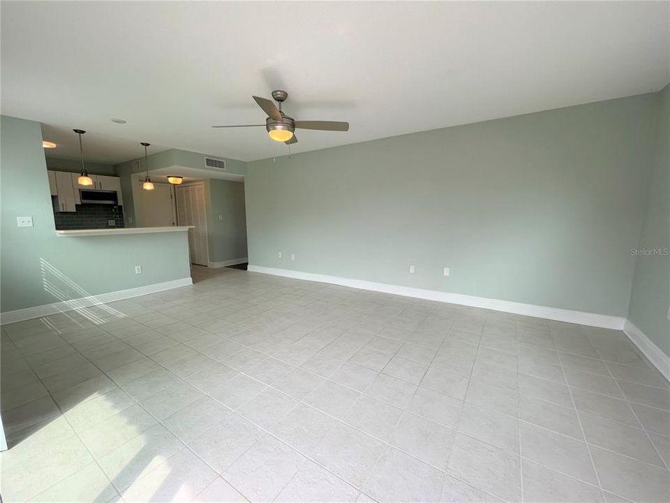 Recently Rented: $1,700 (1 beds, 1 baths, 713 Square Feet)