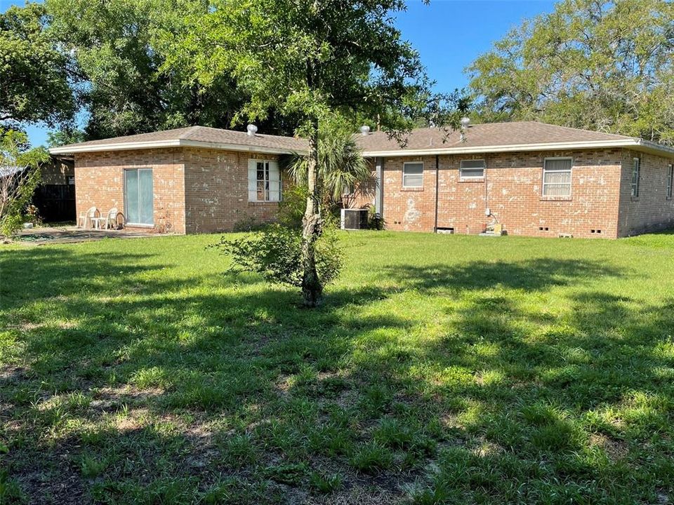 Recently Sold: $179,900 (3 beds, 2 baths, 1738 Square Feet)