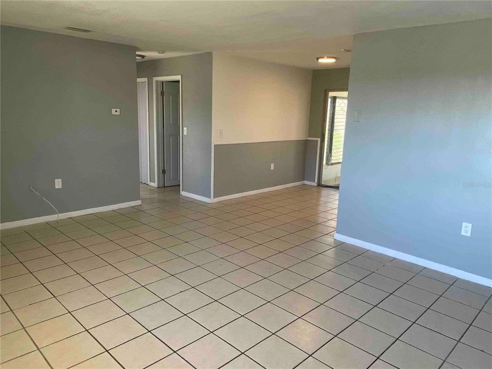 Recently Rented: $1,099 (2 beds, 1 baths, 936 Square Feet)