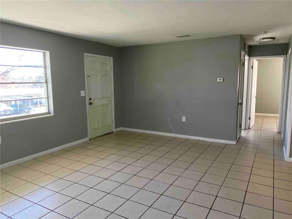 Recently Rented: $1,099 (2 beds, 1 baths, 936 Square Feet)