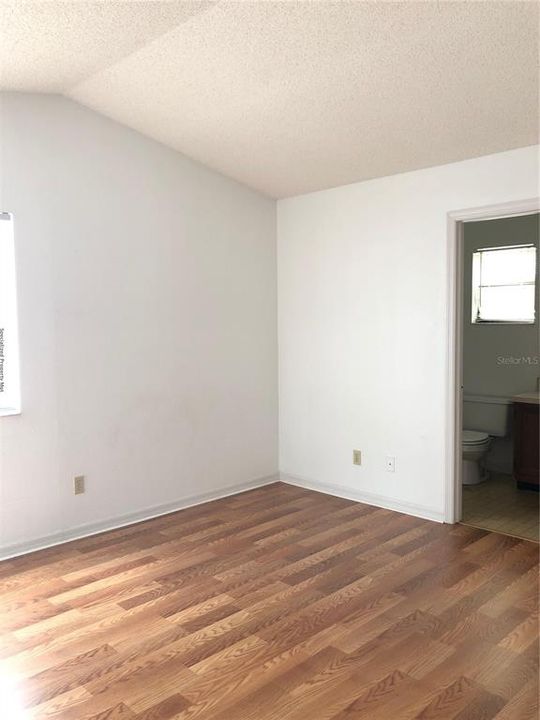 Recently Sold: $140,000 (2 beds, 2 baths, 1368 Square Feet)