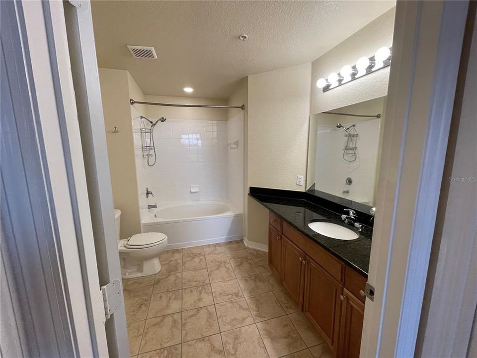 Recently Rented: $2,400 (2 beds, 2 baths, 1184 Square Feet)