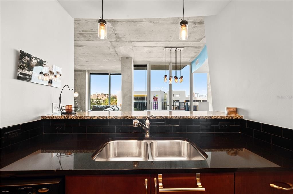 Recently Sold: $659,000 (2 beds, 2 baths, 1309 Square Feet)