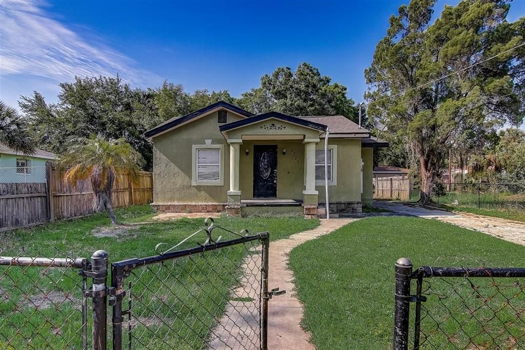 Recently Sold: $255,000 (3 beds, 2 baths, 1090 Square Feet)